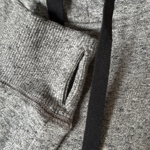 Amazon Essentials Gray Hooded Sweatshirt Relaxed Fit - Picture 7 of 7